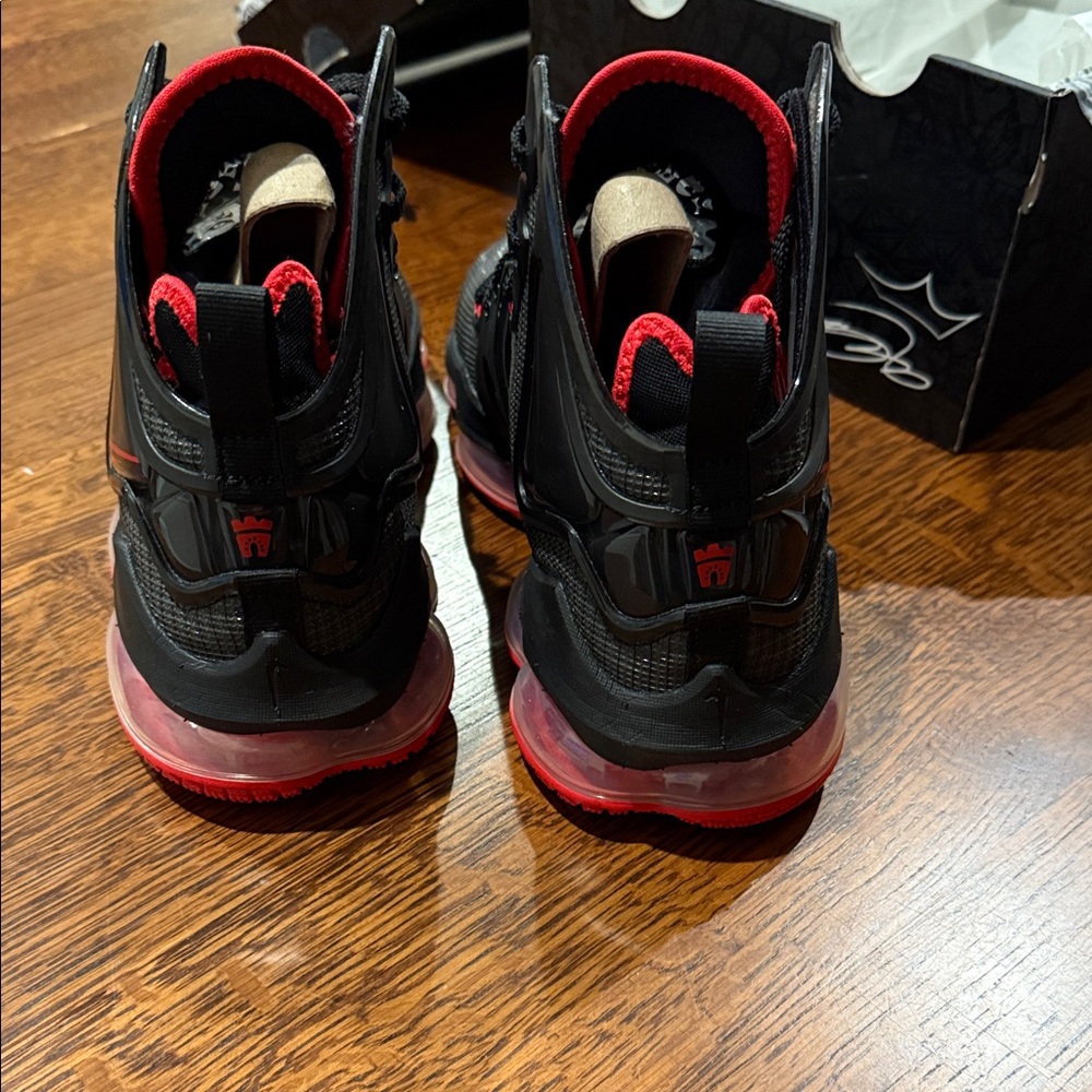 Nike LeBron XIX Sneakers - Size 9.5 - Picture 8 of 12